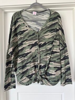 Camo Button-Front Tie Hem Waffle Knit Top - Green Camo